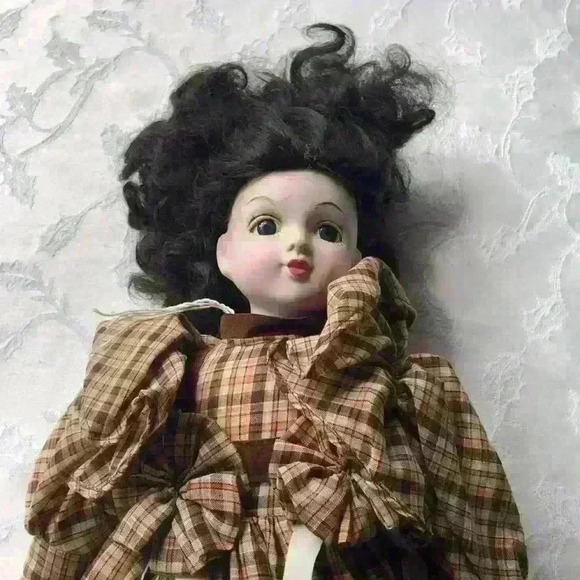 Vintage doll for decorating - Picture 1 of 8